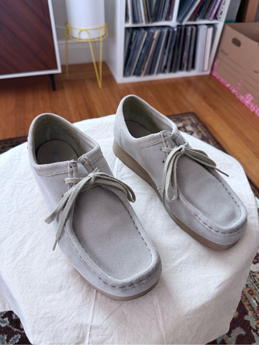 Clark Wallabee - Women's Light Grey Suede - Size 10